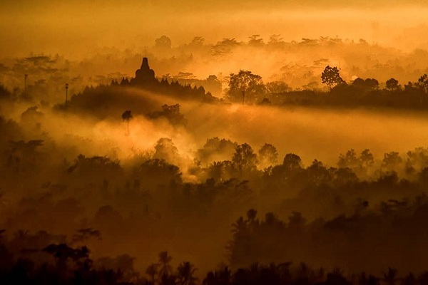 Tengok Cantiknya Candi Borobudur Saat Sunrise dari Punthuk Setumbu