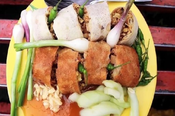 Coba Lezatnya Lumpia Gang Lombok di Kota Semarang