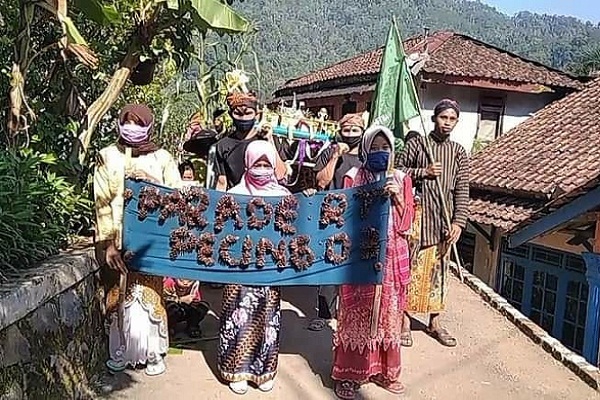 Parade Orang-Orangan Sawah di Pekalongan Sedot Wisatawan