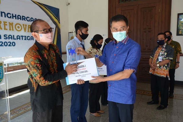 Bappeda Salatiga Bagikan Hadiah Lomba Krenova Salatiga