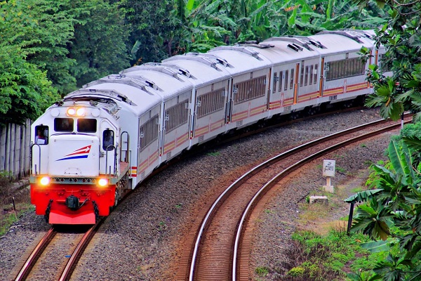 Lonjakan Penumpang, KAI Semarang Operasikan KA Tawang Jaya Premium