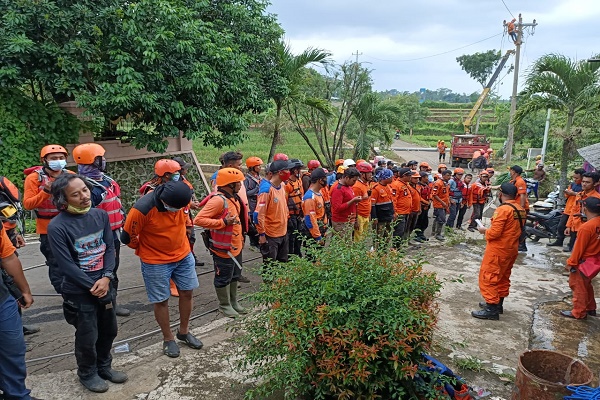 Dua Pemotor Terseret Banjir Bandang di Kendal Ditemukan, Begini Kondisinya…