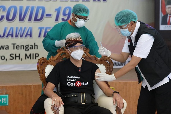 Disuntik Vaksin Pertama di Jateng, Begini Perasaan Gubernur Ganjar…