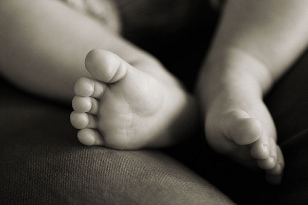 Kejam! Bayi Diduga Kembar Dibuang di Pintu Air Madukoro Semarang