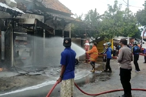 Mesin Pertamini Kebakaran, 6 Ruko di Pekalongan Hangus