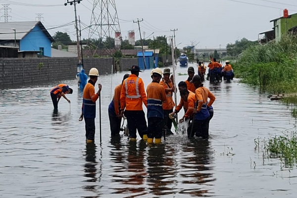 Banjir Masih Menggenang, Jalur Kereta Api di Semarang Ditinggikan