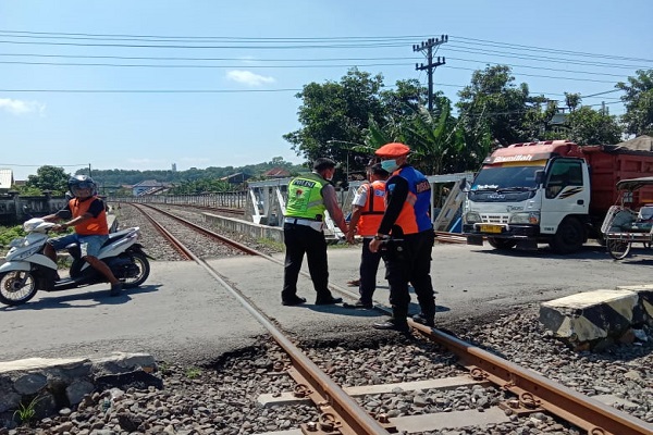 Gowes, Anggota DPRD Kendal Tertabrak KA Joglosemarkerto