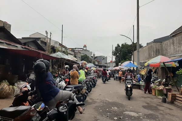 Jelang Jateng di Rumah Saja, Pasar di Semarang Diserbu Pembeli