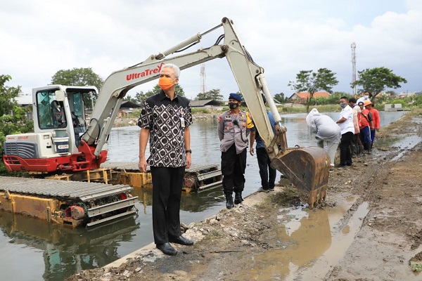 Banjir Masih Menggenangi Semarang, Ganjar Minta Pompa Diperbanyak