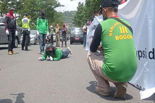 Buruh Demo Kantor Gubernur Jateng, Tuntut THR Tak Dicicil