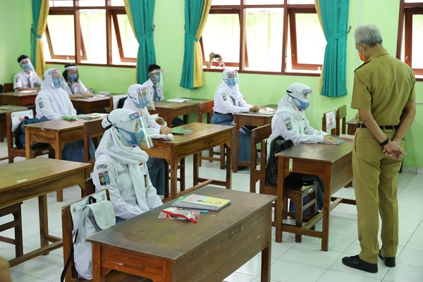 Sidak Uji Coba Tatap Muka di Sekolah, Gubernur Jateng Tegur Sejumlah Guru