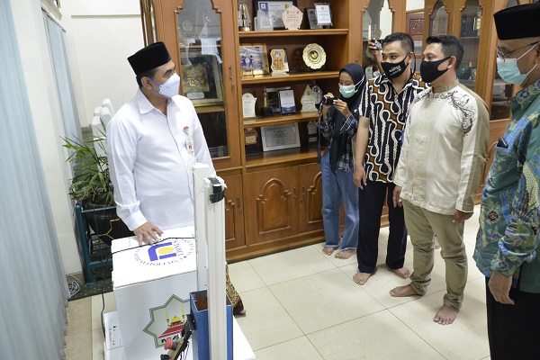 Robot Disinfektan & Box Sterilisasi Udinus Tuai Pujian Wagub Jateng