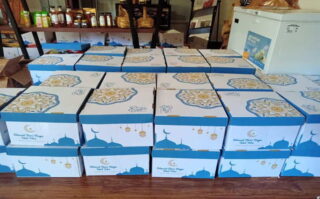 Ribuan hampers yang berisikan berbagai produk UMKM di Kabupaten Rembang yang telah melalui kurasi dari Rumah BUMN Rembang Semen Gresik.(Istimewa)