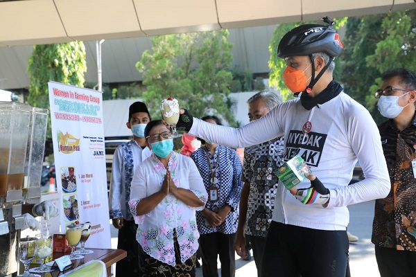 Tingkatkan Kekebalan Tubuh, Gubernur Ganjar Ajak Warga Minum Jamu