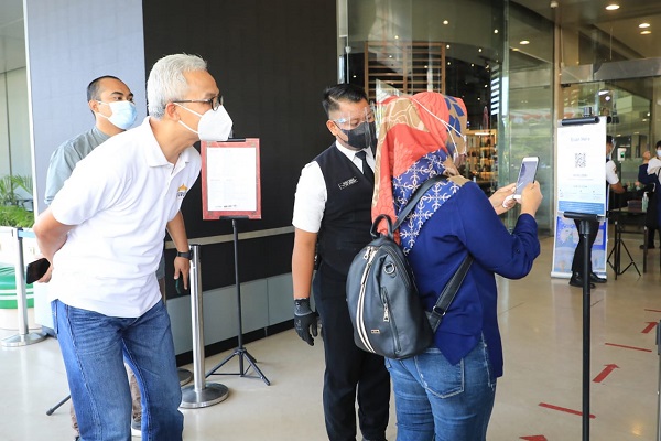 Mal di Semarang Sudah Buka, Pengunjung Wajib Vaksin, Ganjar: Enggak Fair
