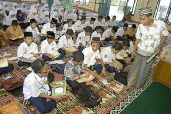 Ratusan Ribu Guru Agama Jateng Terima Insentif Rp254 Miliar