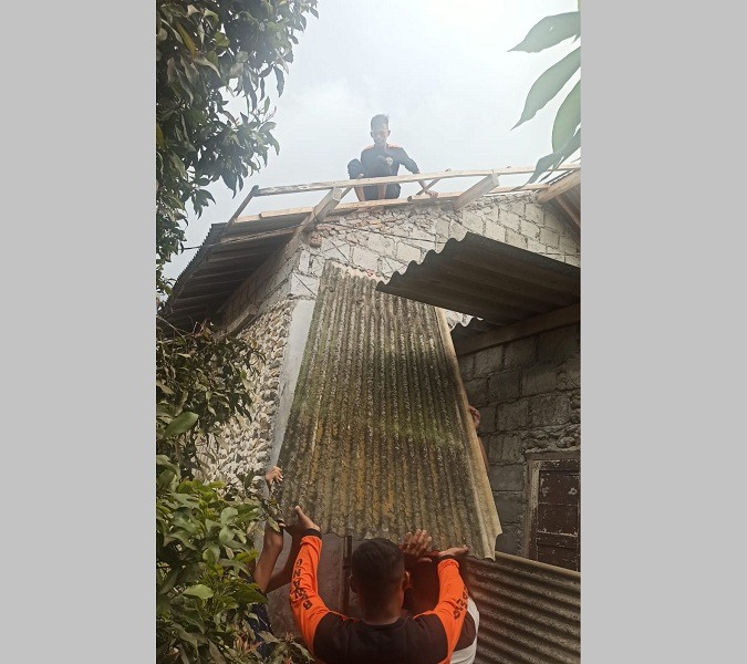 Angin Puting Beliung Landa Karangpandan, Atap 15 Rumah Rusak