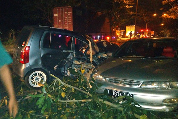 Kecelakaan Karambol Salatiga, Polisi Buru Supir Truk Tronton