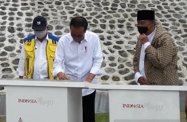 Presiden Jokowi Resmikan 4 Embung di 3 Kabupaten di Jateng
