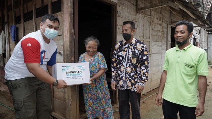 Wujud Syukur HUT Ke-8, Semen Gresik Salurkan Bantuan Sembako ke 14 Kecamatan di Rembang