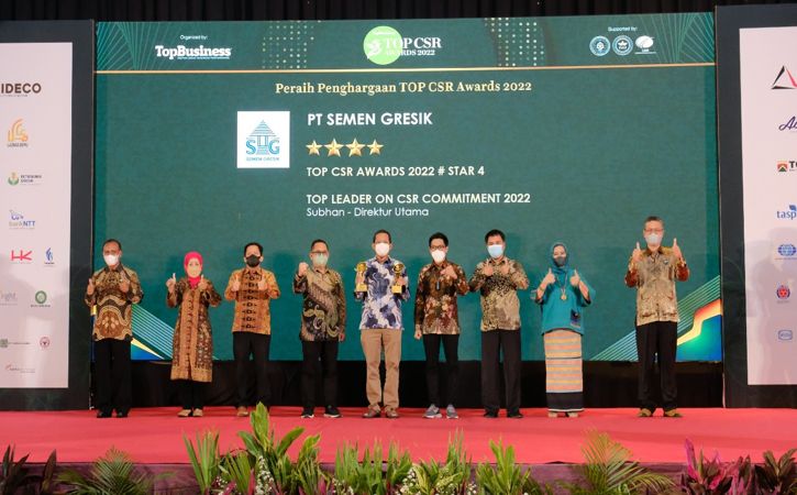 Semen Gresik Raih Dua Penghargaan TOP CSR Awards 2022