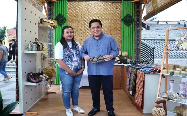 Manfaatkan Limbah Kulit Reptil, UMKM Rembang Binaan Semen Gresik Ini Diapresiasi Menteri BUMN