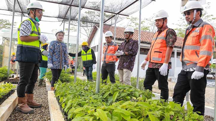 Peringati Hari Lingkungan Hidup, Semen Gresik Tanam Puluhan Pohon di Area Reklamasi Tambang