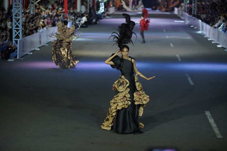 Kolaborasi Semen Gresik dengan Bubah Alfian Tampilkan 5 Karya di Jember Fashion Carnaval