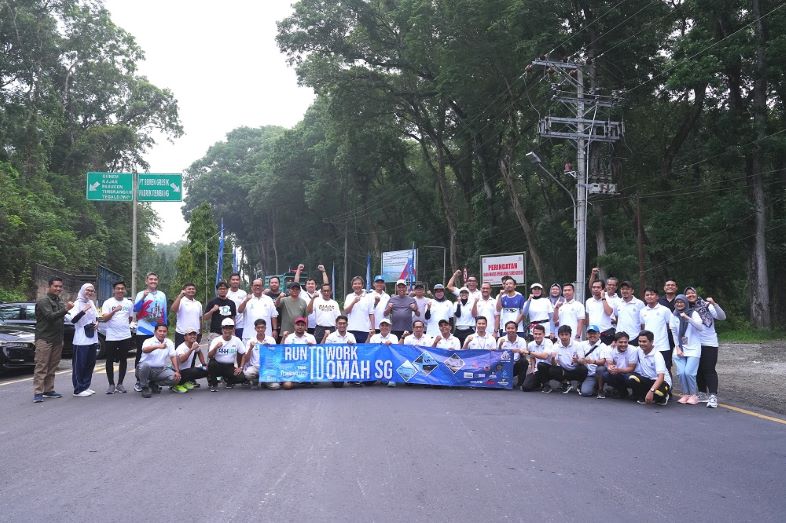 Budayakan Gaya Hidup Sehat, Manajemen dan Karyawan Semen Gresik Lari Bareng