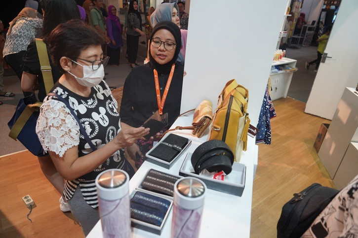 Keren, Arma Leather and Craft UMKM Binaan RB Rembang Semen Gresik Tembus Pasar Luar Negeri