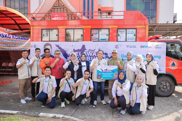 PT Pegadaian Bersama Relawan Bakti BUMN Beri Bantuan bagi Warga Terdampak Bencana Galodo di Sumbar