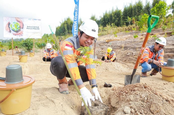 Semen Gresik Tanam Pohon dan Jaga Habitat Alami Fauna di Lingkungan Pabrik Rembang