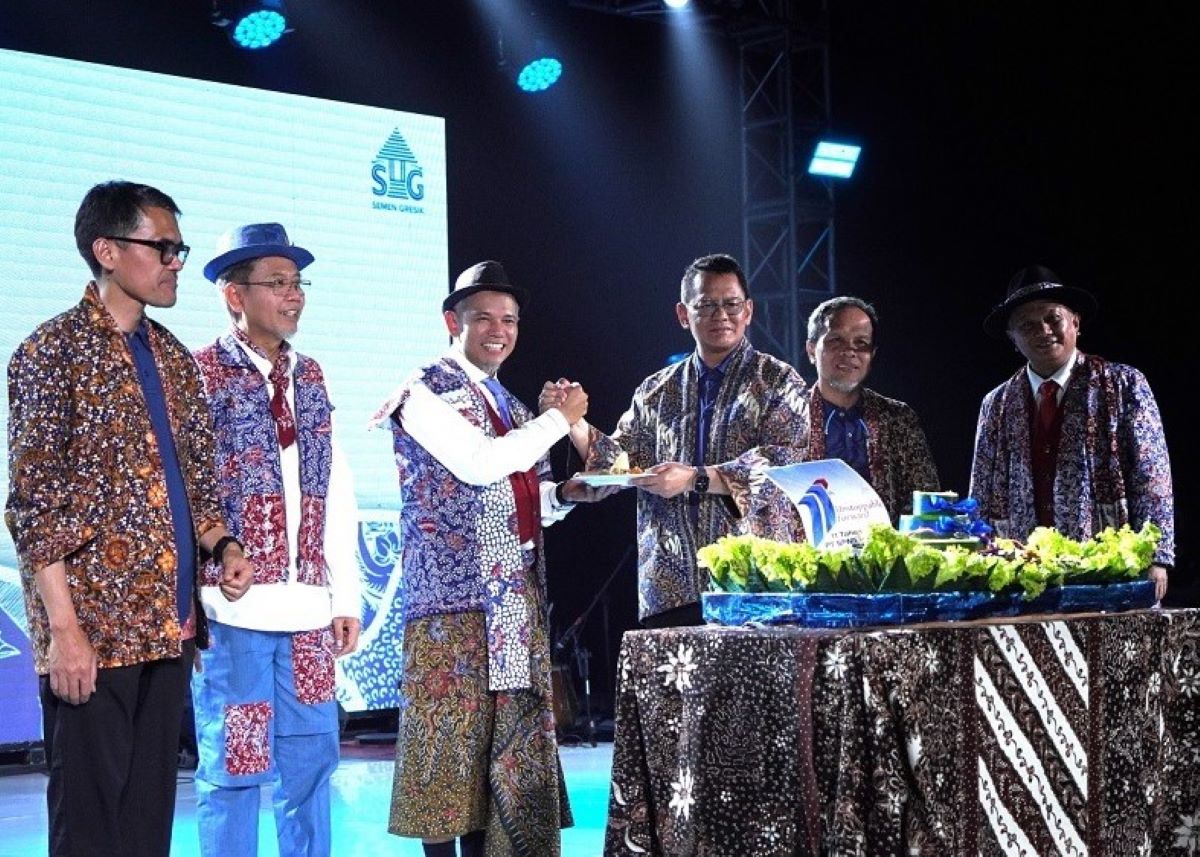 semen gresik hut ke-11
