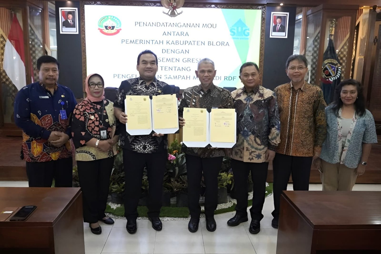 Semen Gresik dan Pemkab Blora Teken Kerja Sama Pengelolaan Sampah Kota Melalui Teknologi RDF