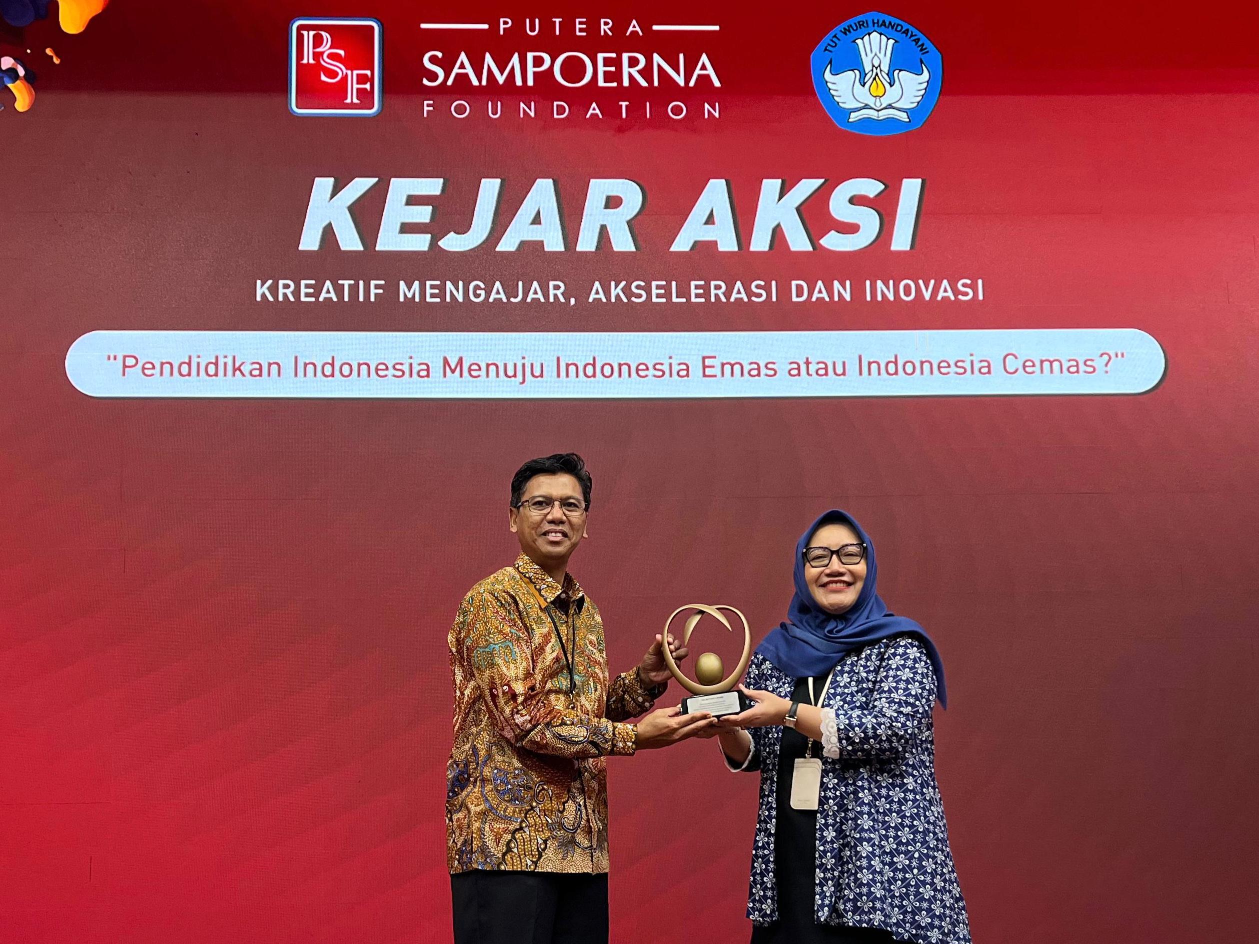 Program Transformasi Sekolah Sukses, Pegadaian Raih Penghargaan “Program Paling Berkelanjutan” di Rangkaian Peringatan Hardiknas