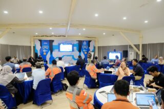 Karyawan PT Semen Gresik mengikuti kegiatan pelatihan Risk Awareness, Risk Strategy & Risk Assessment yang diikuti oleh karyawan di Rooftop Omah SG, Pabrik Rembang, Kamis (11/9/2025), dengan menghadirkan pemateri professional dari Radian Wicobs Internasional, Deddy Jacobus.(Istimewa)