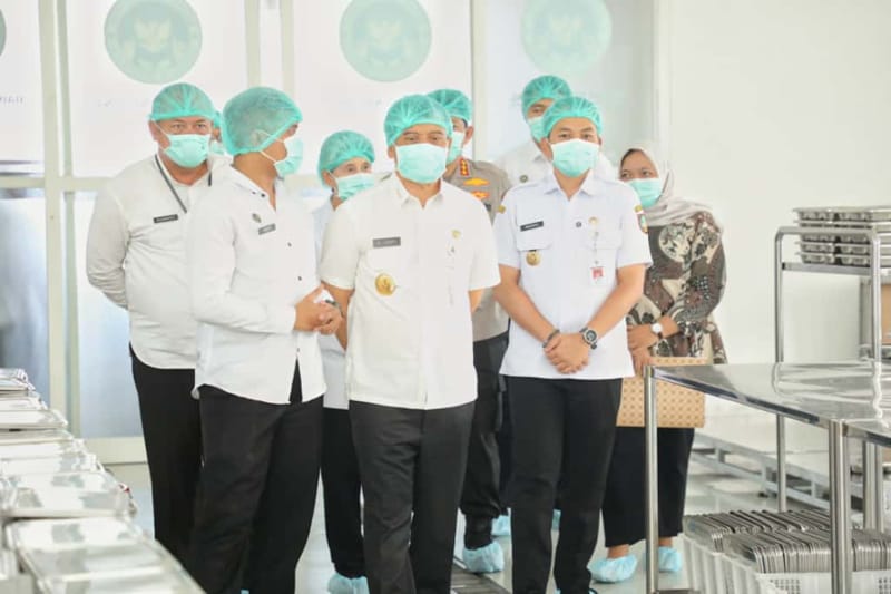 Cek SPPG Jebres, Gubernur Ahmad Luthfi Minta Percepat Penerbitan SLHS di Jateng