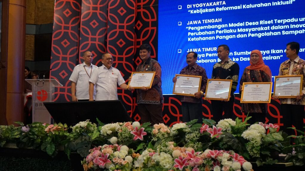 Berkat Kerja Kolaborasi dalam Optimalimasi Potensi Daerah, Brida Jateng Raih Dua Penghargaan dari BRIN