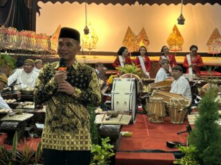Memperingati Hari Wayang Nasional dan Dunia yang jatuh setiap tanggal 7 November, Ketua DPRD Jateng Sumanto menggelar Pentas Wayang Kulit 30 jam nonstop. (Istimewa)