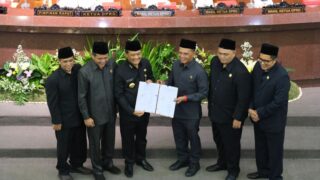 DPRD Provinsi bersama Gubernur Jawa Tengah Ahmad Luthfi resmi menandatangani Kebijakan Umum Anggaran dan Prioritas dan Plafon Anggaran Sementara atau KUA-PPAS APBD tahun 2026. (Istimewa)