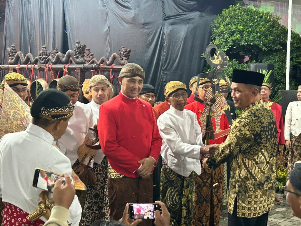 Ketua DPRD Jateng Sumanto Apresiasi Dalang Karanganyar Gotong-Royong Pentaskan Wayang Kulit 30 Jam